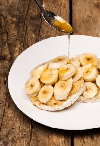 Protein Rice Cakes with Bananas